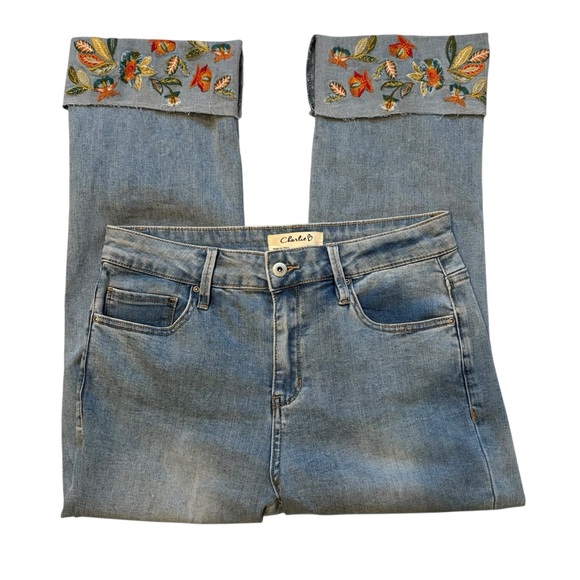 Charlie B High Rise Floral Embroidered Cuffed Light Wash Cropped Jeans, Sz 8 - Picture 5 of 12